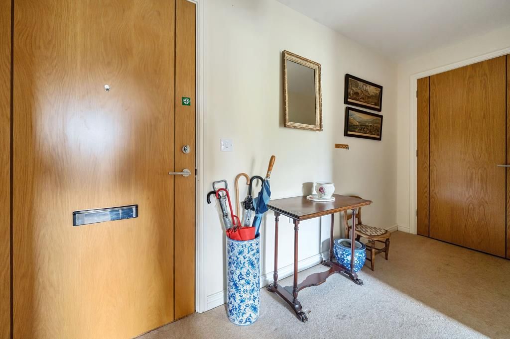 Property photo 3 of 16 Entrance Hall
