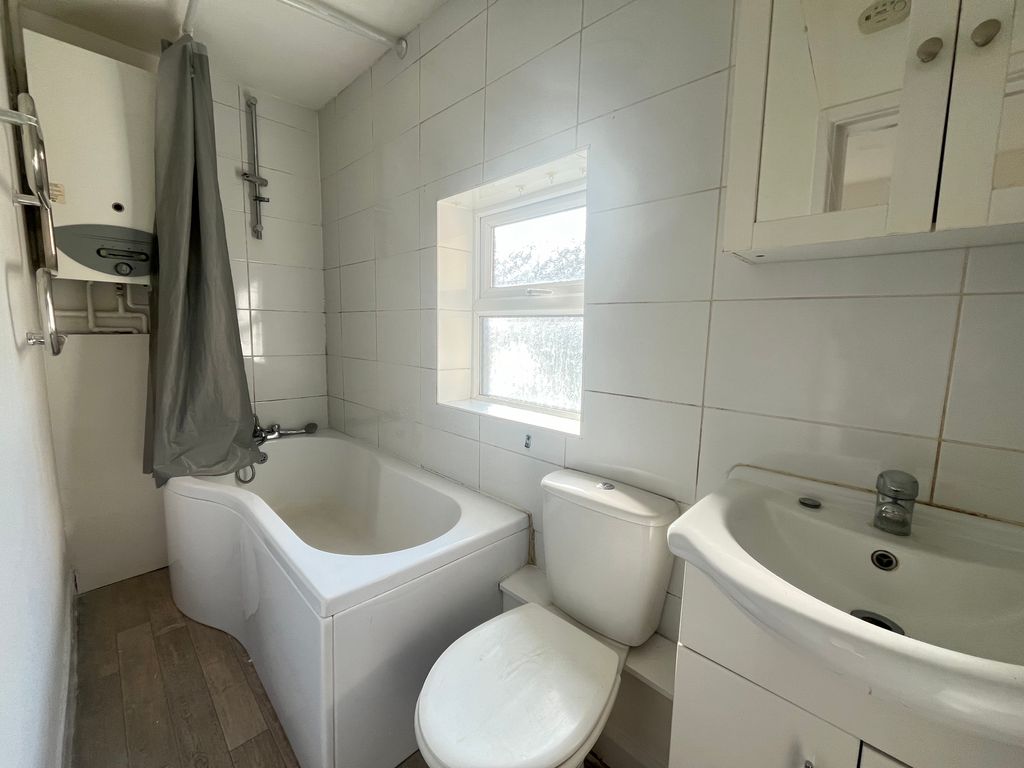 Property photo 3 of 4 Bathroom