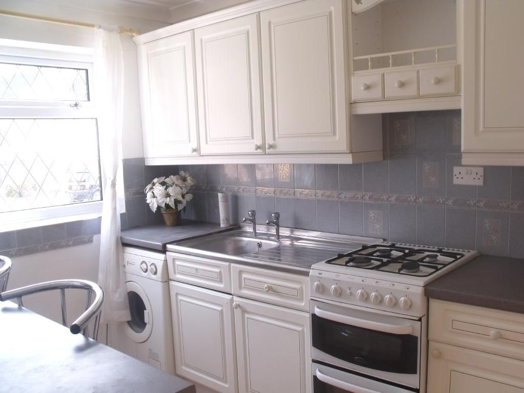 Property photo 2 of 9 Kitchen