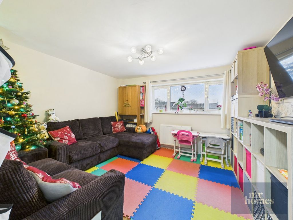 Property photo 2 of 28