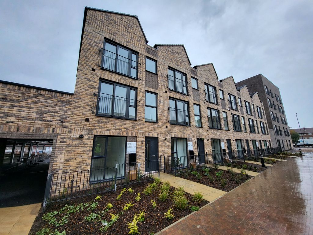 Property photo 1 of 21 3Â Bedroom Town House For Rent