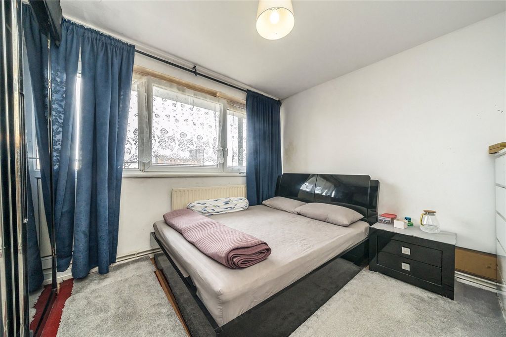 Property photo 3 of 10 Bedroom