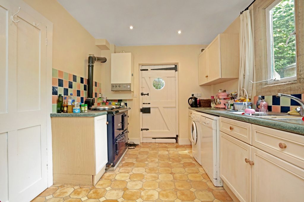 Property photo 2 of 8 Kitchen