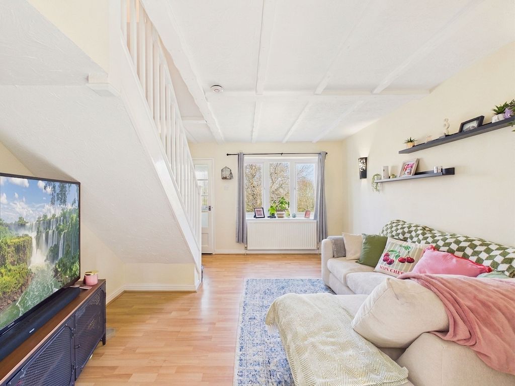 Property photo 3 of 10 Lounge 2