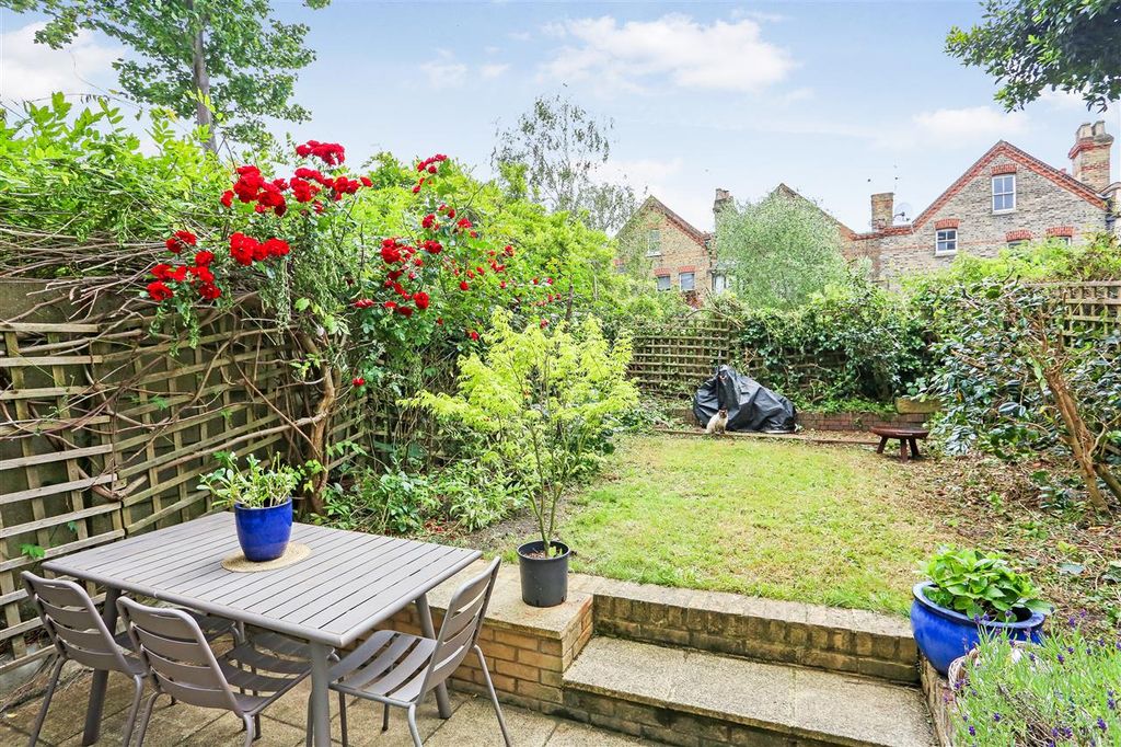 Property photo 3 of 27