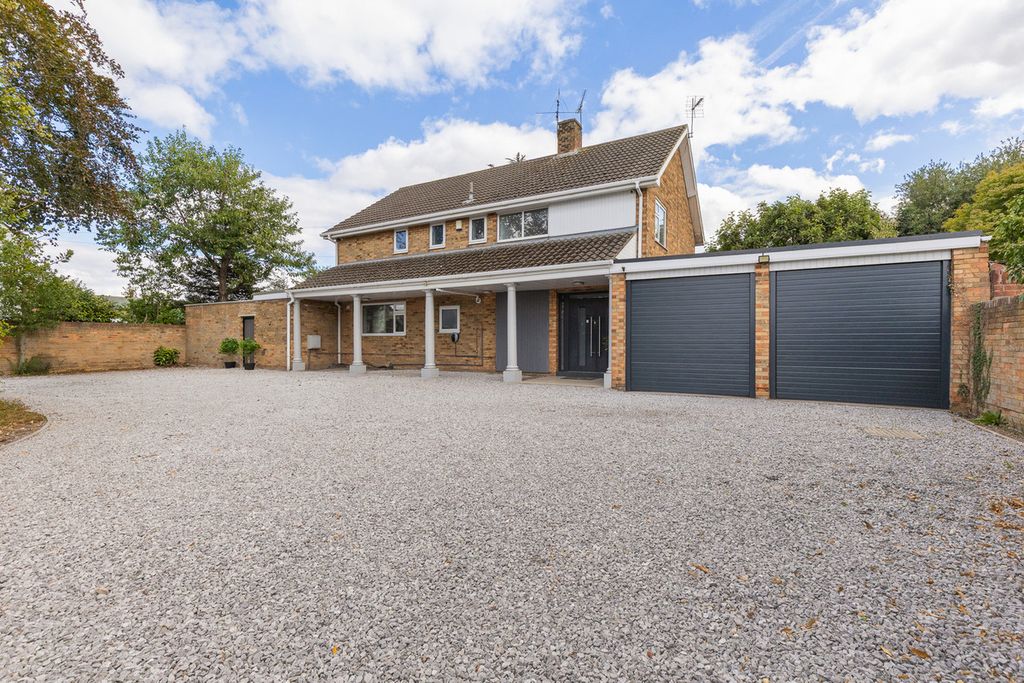 Property photo 2 of 34
