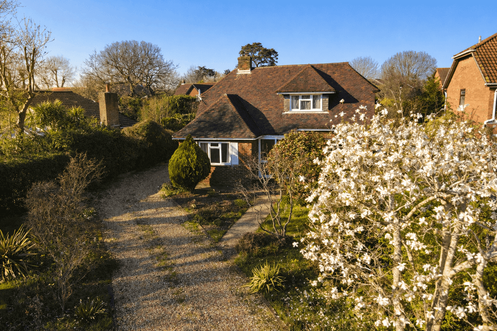 Property photo 1 of 15 A Detached Family Home Set On A Plot Extending To 0.3 Acres