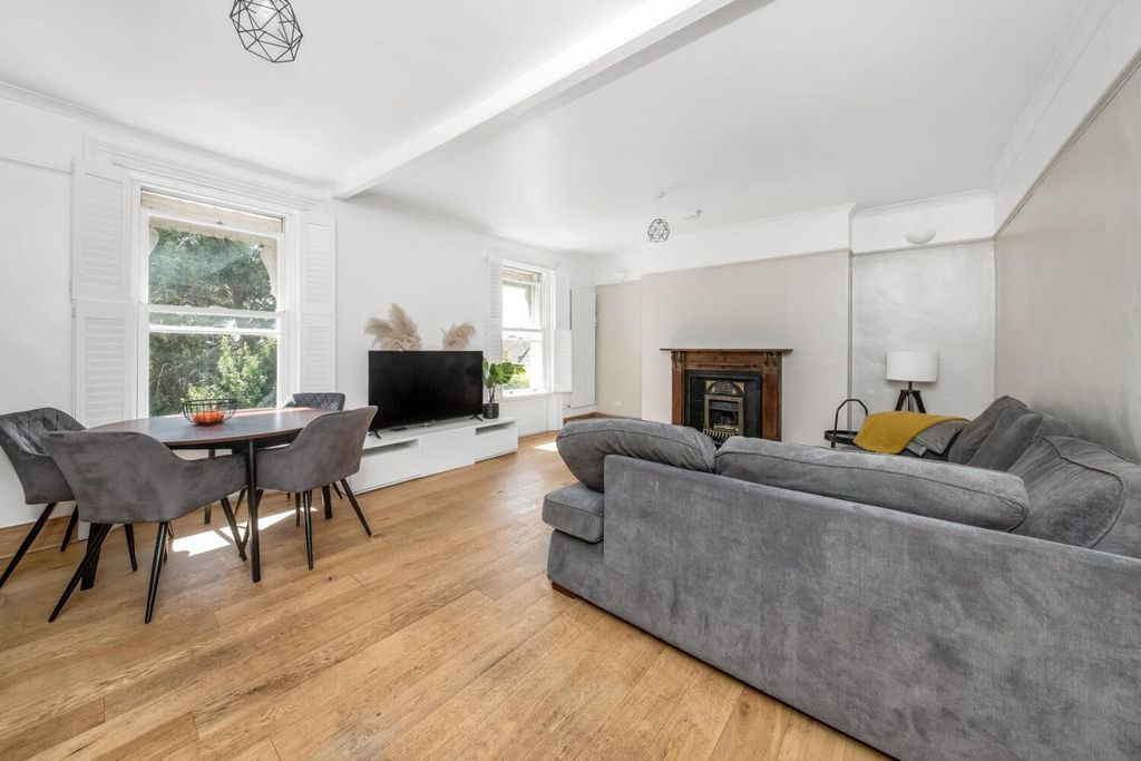 Property photo 2 of 11