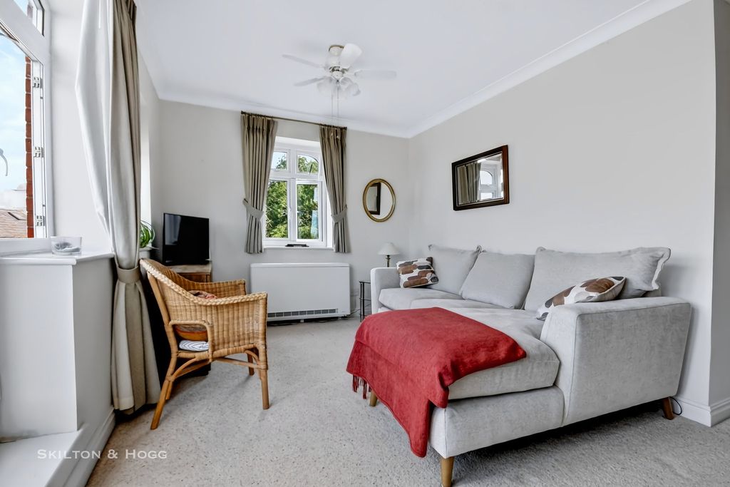 Property photo 3 of 11
