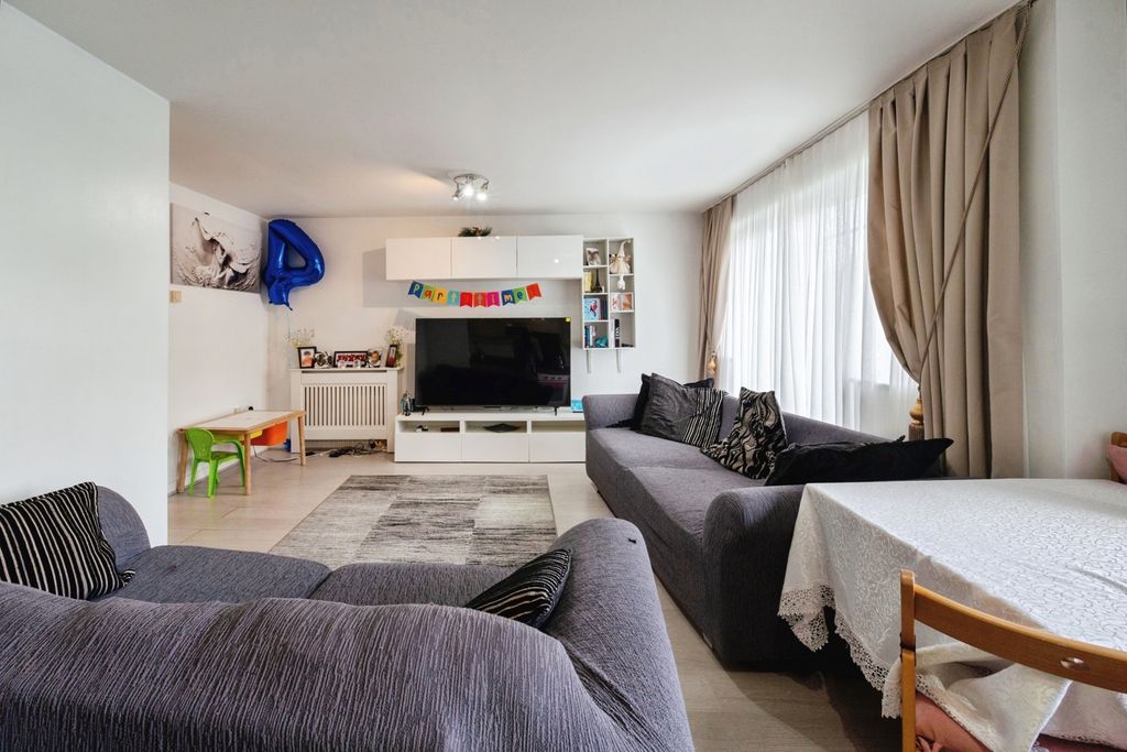 Property photo 3 of 8 Pbox-Img.Jpg