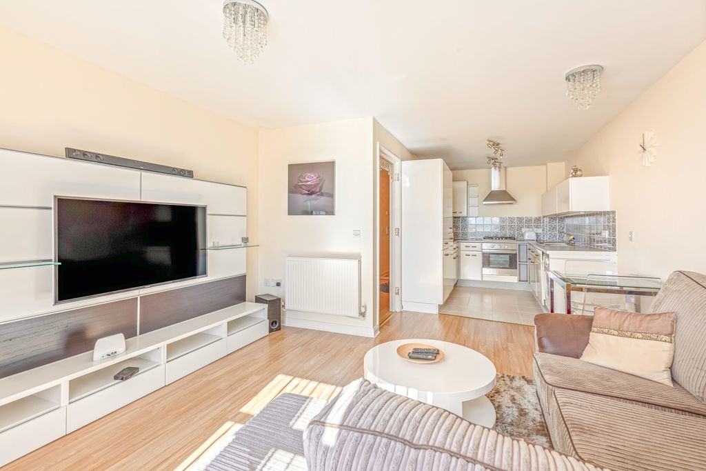 Property photo 1 of 10 Living Kitchen