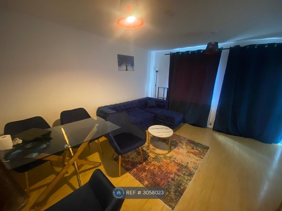 Property photo 1 of 8 Living Room