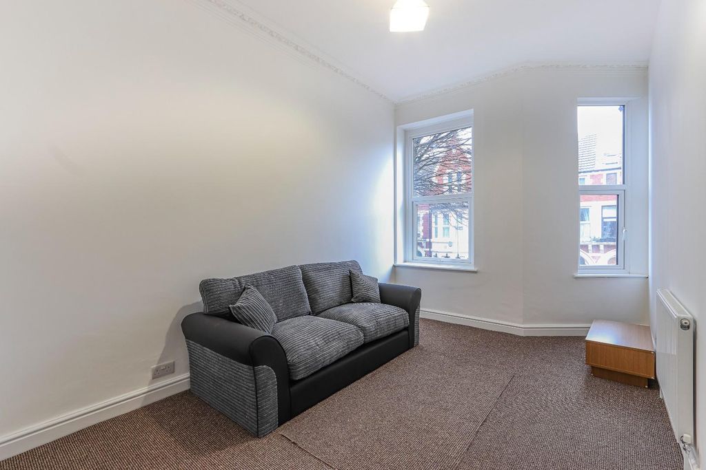 Property photo 2 of 8 Connaught Road 31, 3-4.Jpg