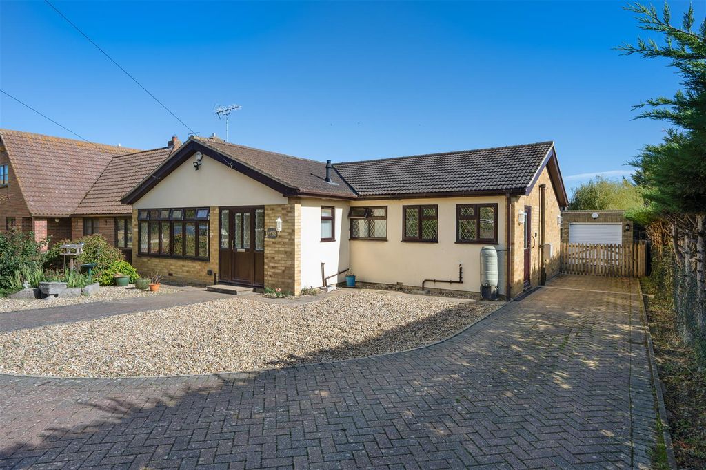 Property photo 1 of 18 South Street, Whitstable