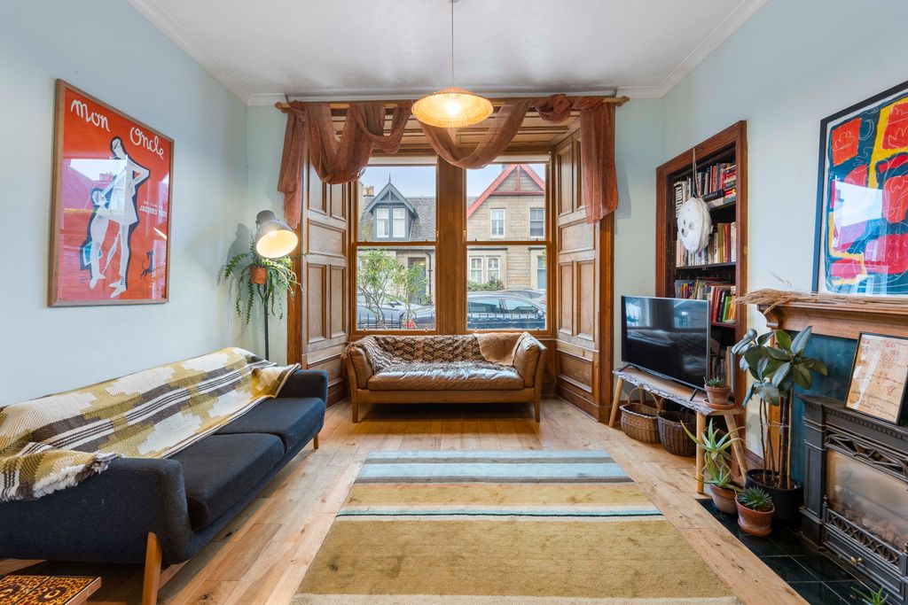 Property photo 3 of 34