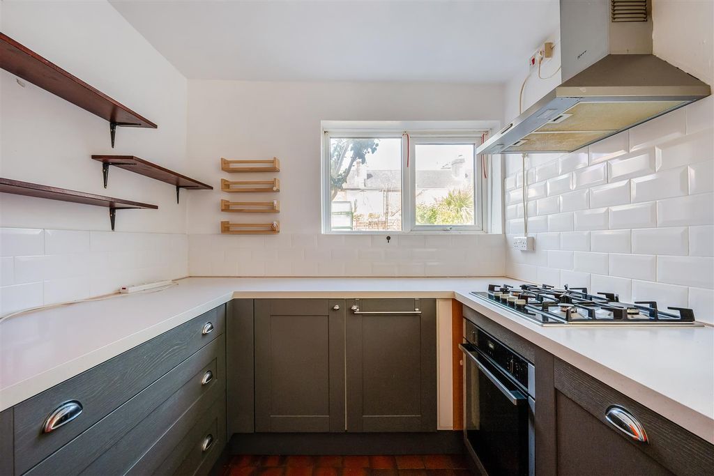 Property photo 3 of 23 Kitchen