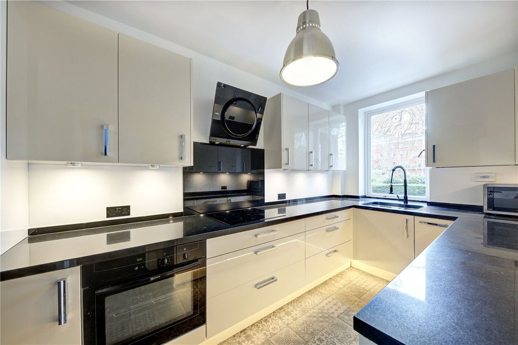 Property photo 3 of 13 Kitchen