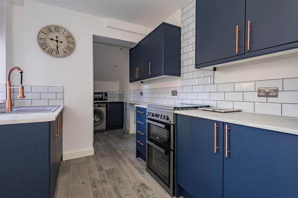Property photo 2 of 14 Kitchen