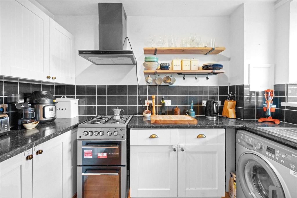 Property photo 3 of 11 Kitchen