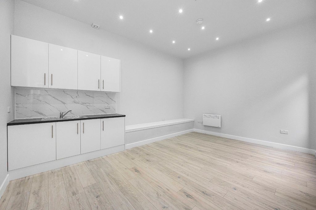 Property photo 3 of 13 4289832