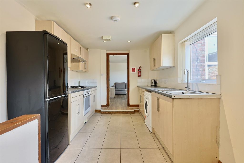 Property photo 2 of 18 362D7624-215F-4144-848C-7Aac0D6E1097_1_201_A.Jpeg