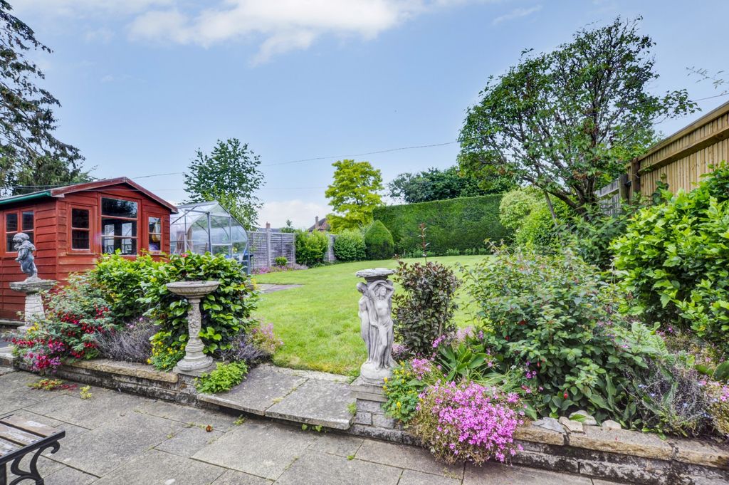 Property photo 2 of 13 30002305-Hr-2