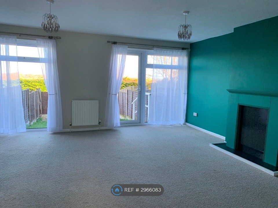 Property photo 2 of 17 Living/Dining Room