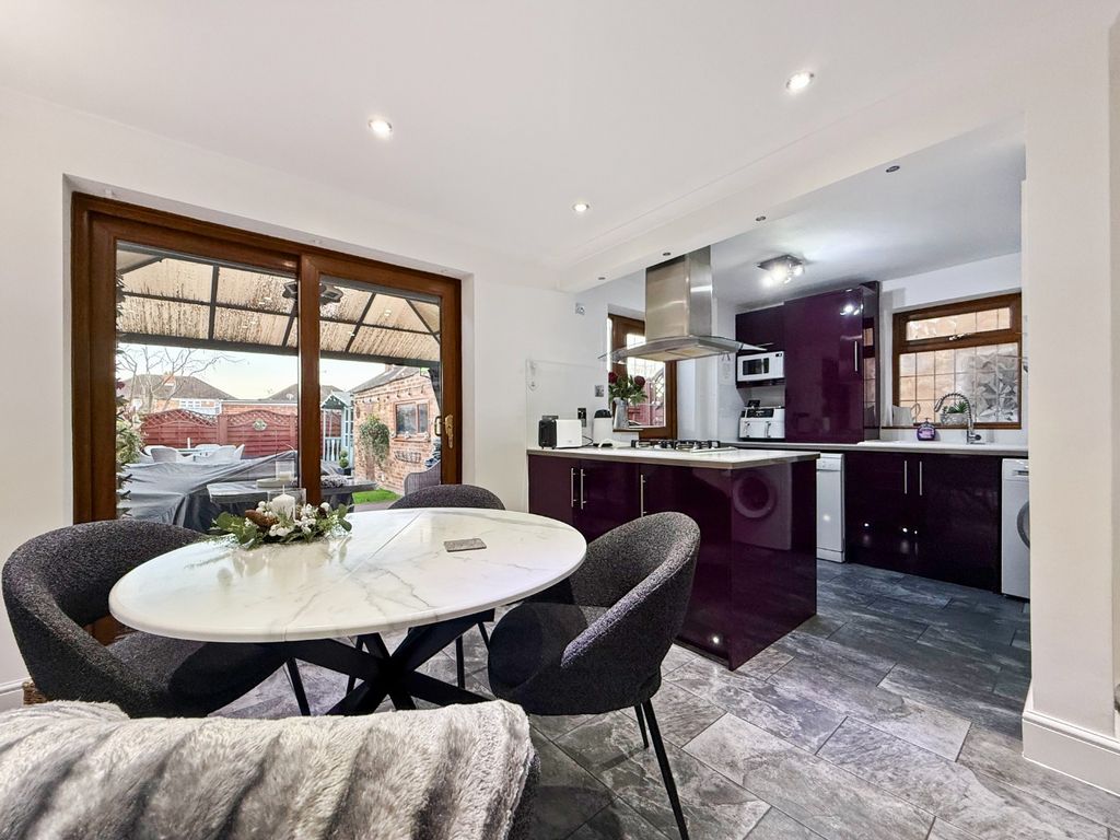 Property photo 2 of 15 4699133