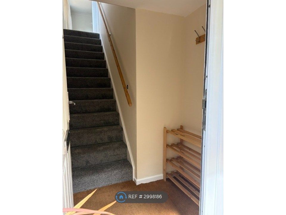 Property photo 2 of 13 Entrance Hall