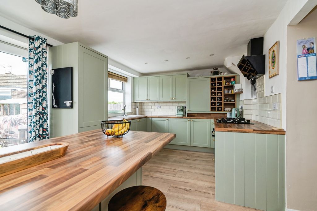 Property photo 3 of 19 Pbox-Img.Jpg