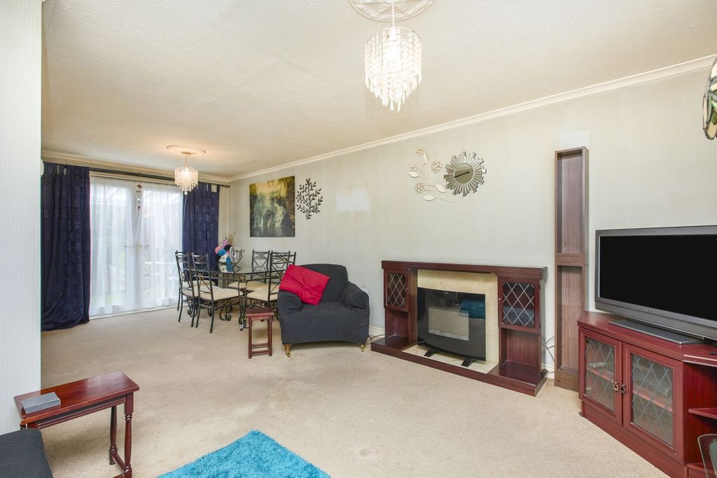 Property photo 3 of 12