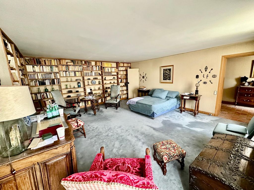 Property photo 1 of 15 Sitting Room / Bedroom