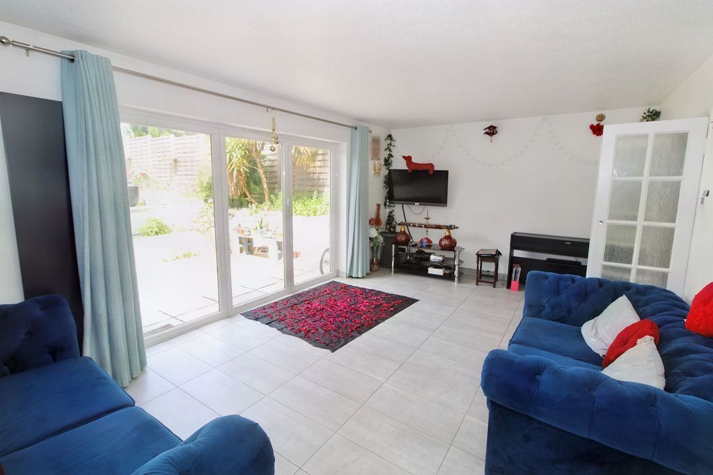 Property photo 3 of 17 Photo 10