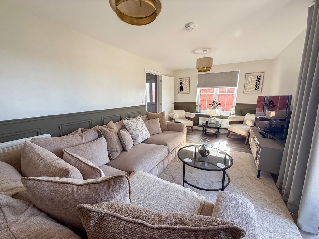 Property photo 3 of 19 Living Room