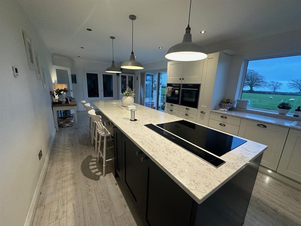 Property photo 3 of 27 Kitchen Area