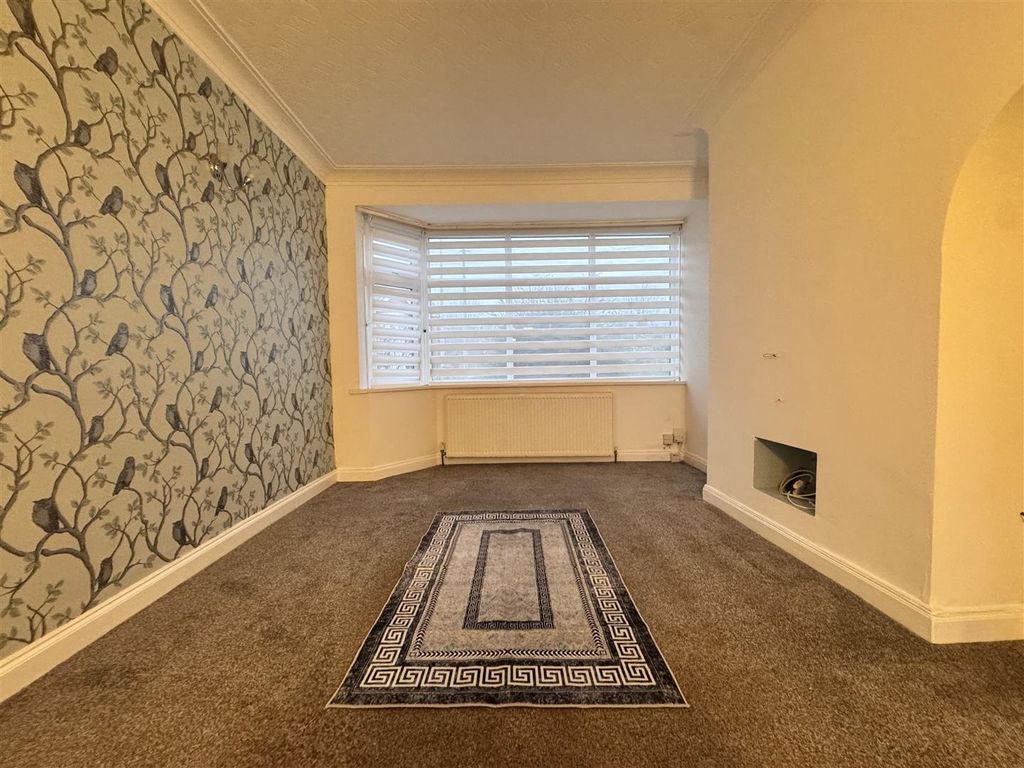 Property photo 2 of 20 Lounge