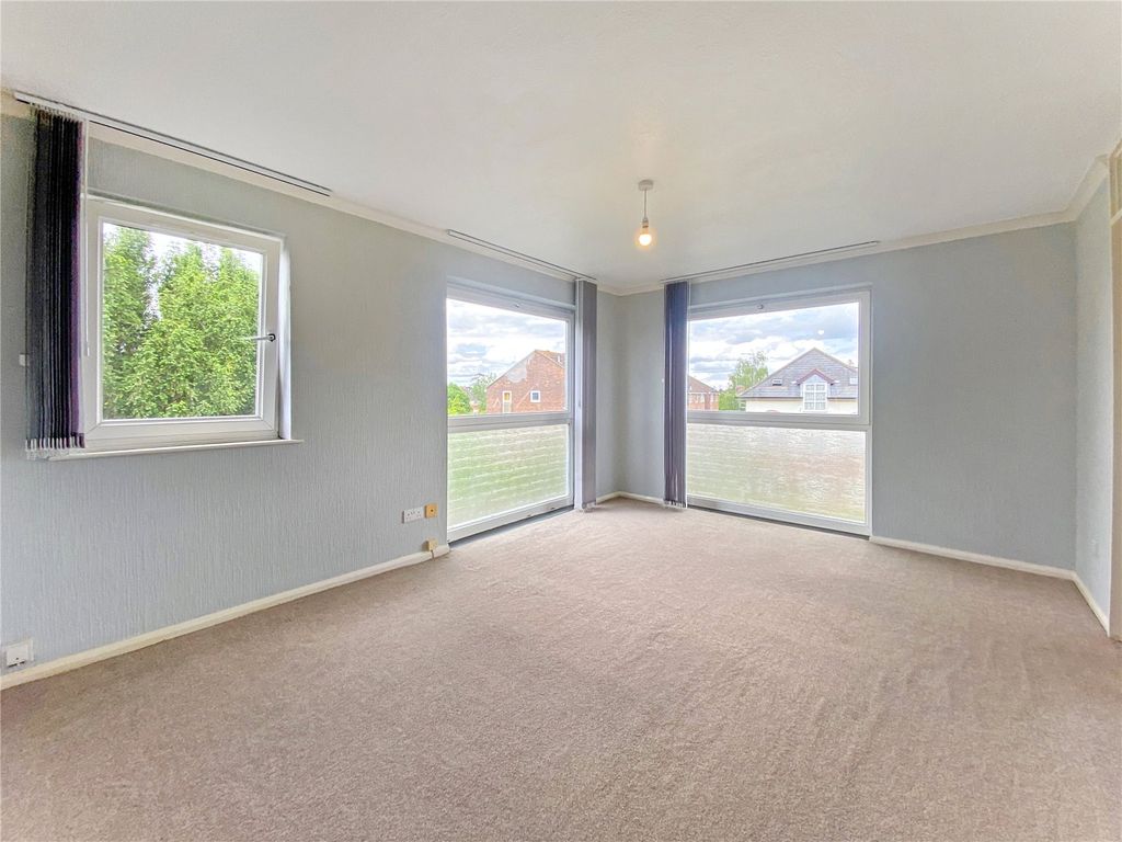 Property photo 2 of 8 Picture No. 18