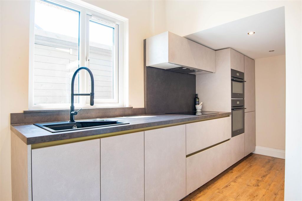 Property photo 3 of 24 Kitchen