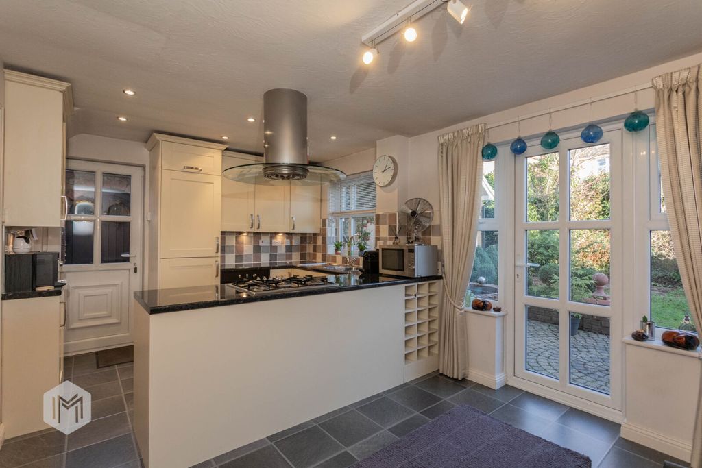 Property photo 2 of 23 Picture No. 14