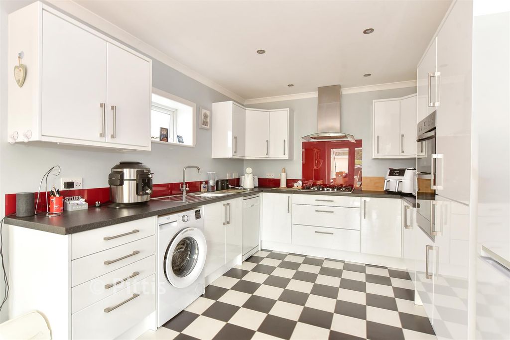 Property photo 3 of 18 Kitchen/ Dining Room