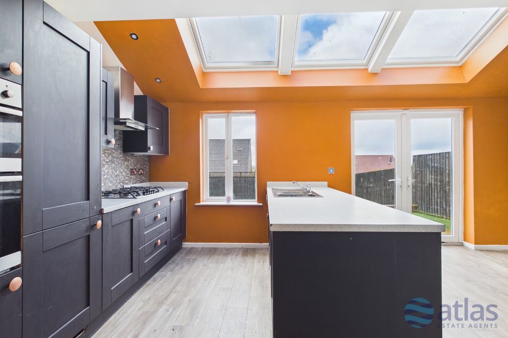 Property photo 2 of 21 Kitchen