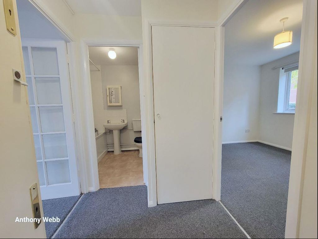 Property photo 3 of 10 Hallway