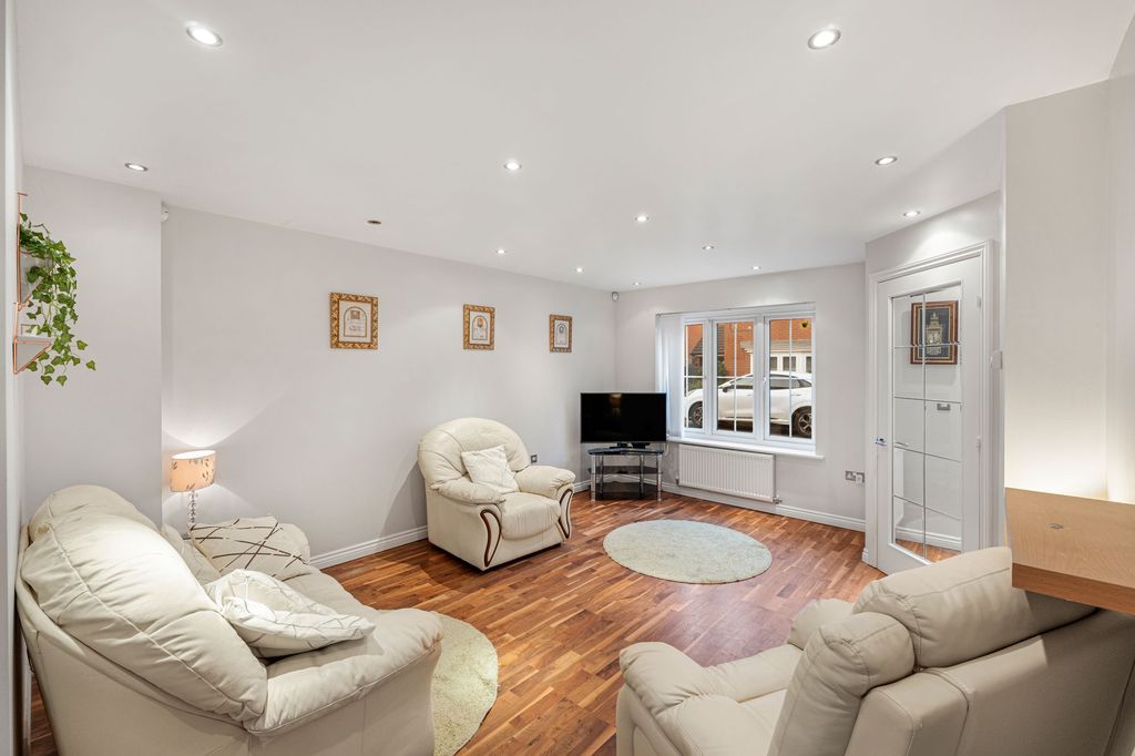 Property photo 2 of 26