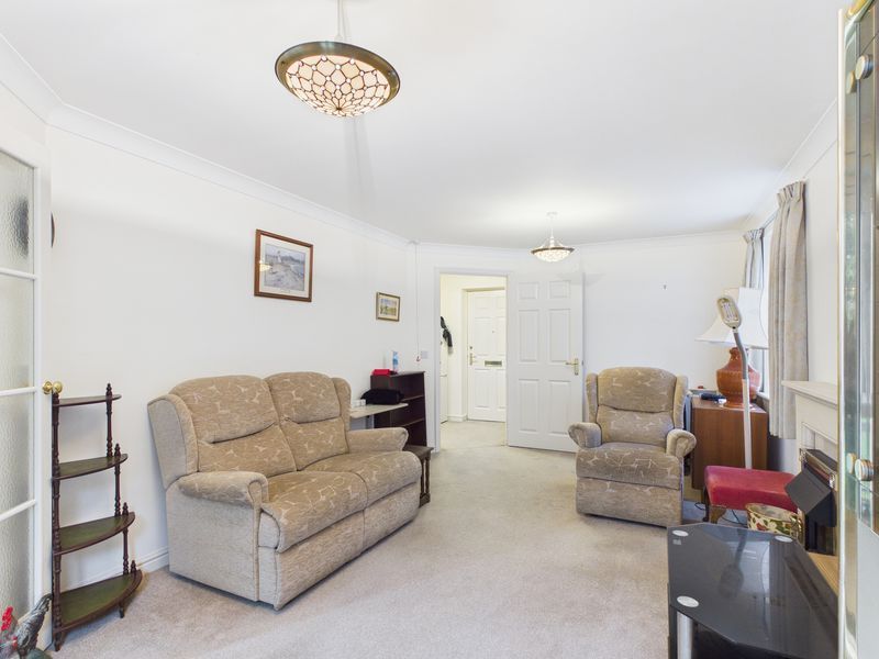 Property photo 3 of 11 Lounge