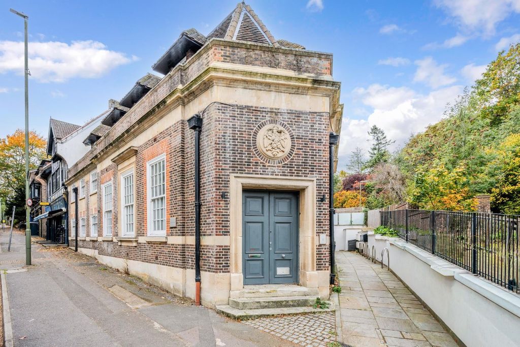 Property photo 3 of 14 Eagle House, Flat (2).Jpg