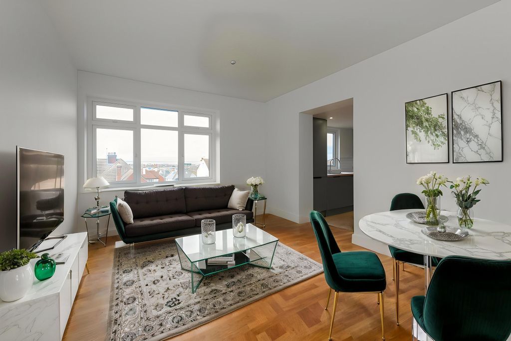 Property photo 2 of 17 Sitting Room