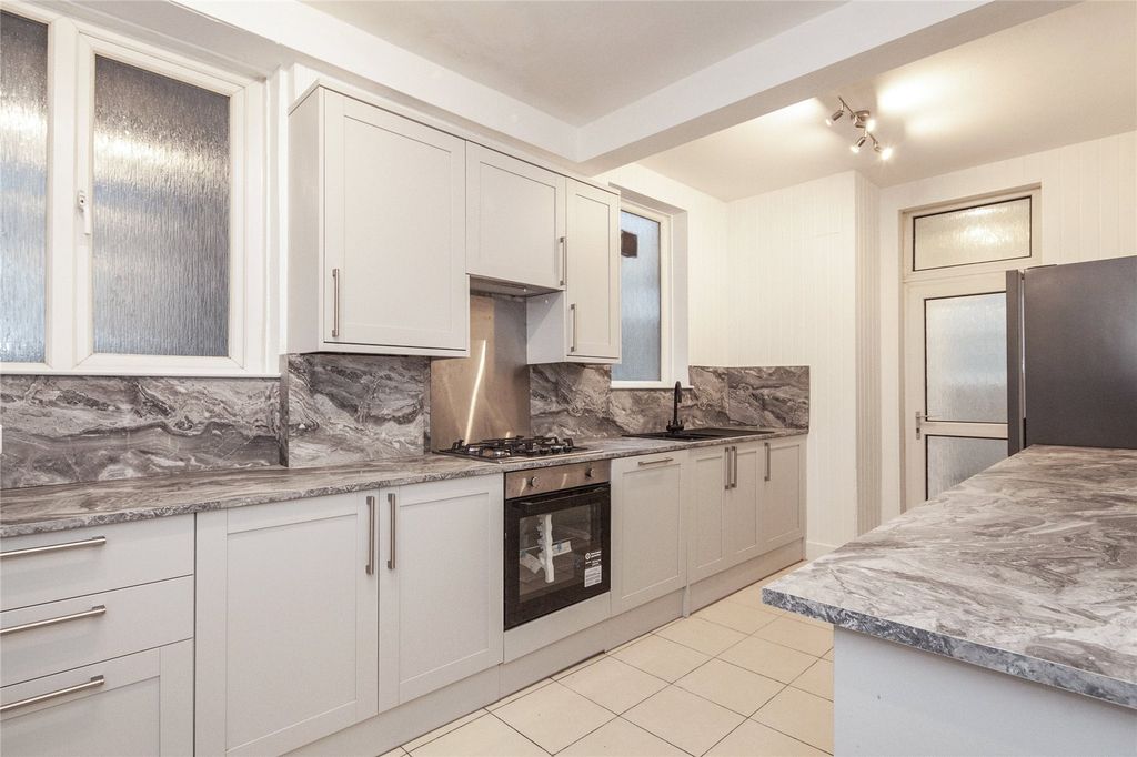 Property photo 3 of 24 Kitchen