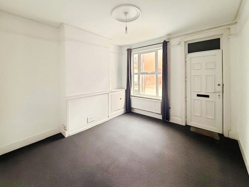 Property photo 3 of 9 Reception 1