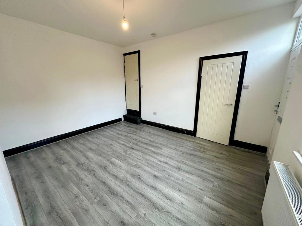 Property photo 1 of 10 Bedroom 1