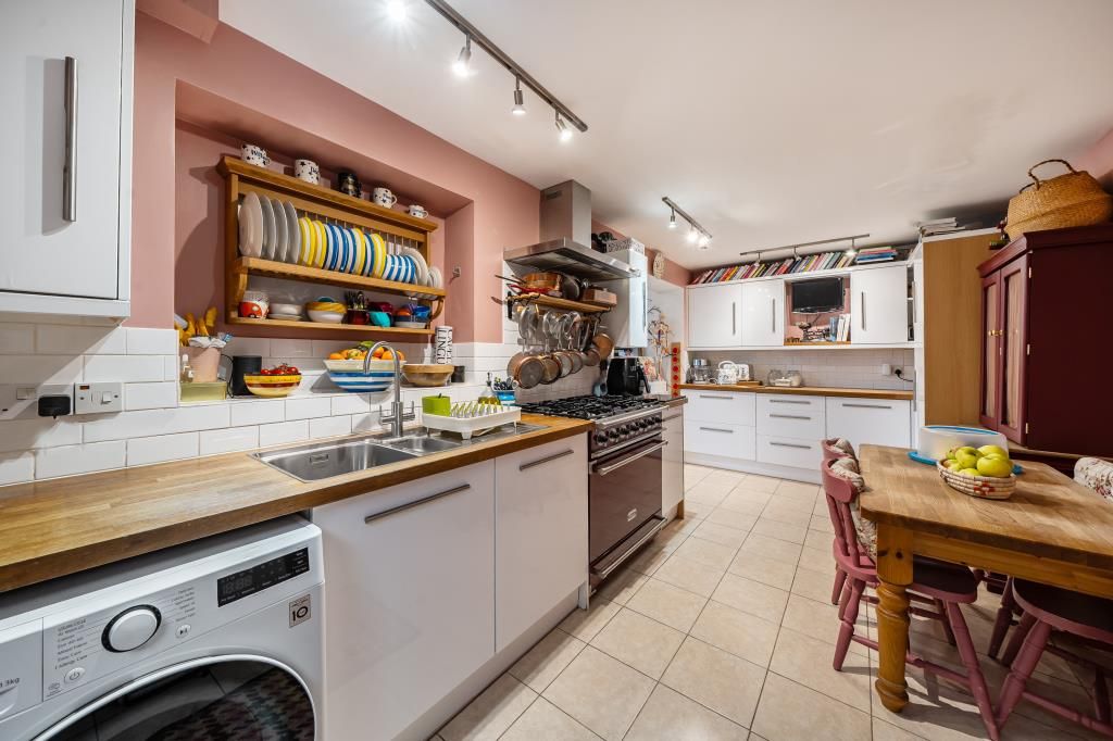 Property photo 3 of 22 Kitchen